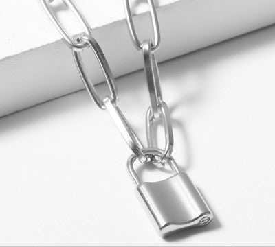 Stylish geometric elements necklaces